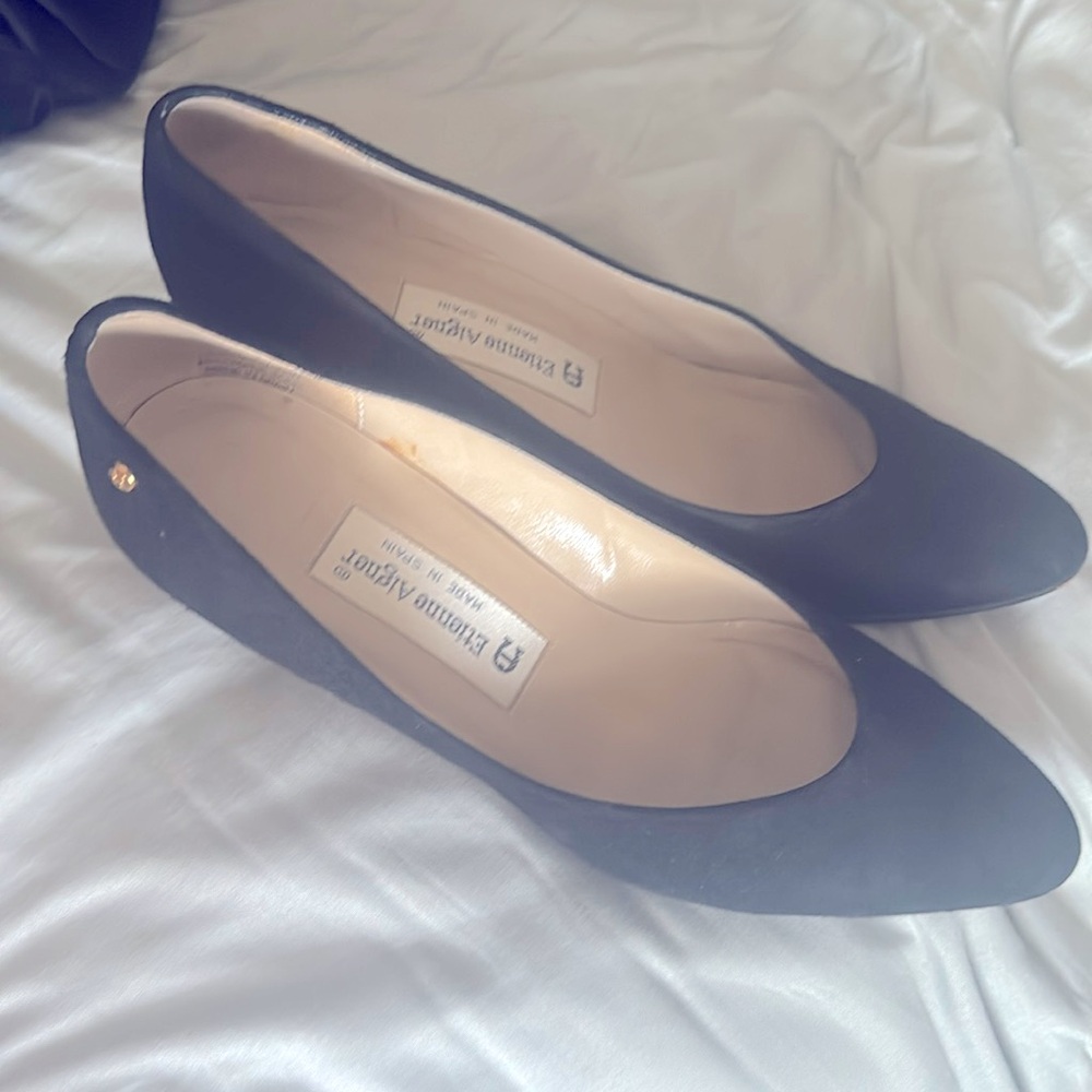 These heels are black